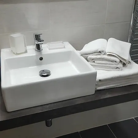 Les 5* سورينتو